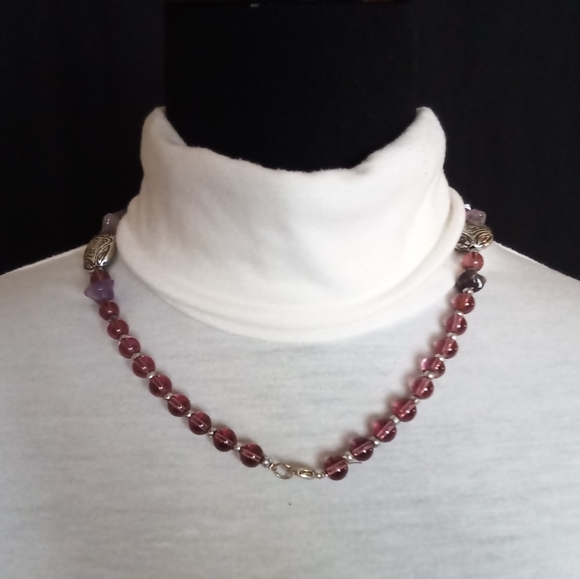 Silvertone and Purple Necklace NWOT - Picture 4 of 5